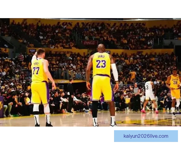 詹姆斯独占多个历史第一 湖人球员打高尔夫合影东契奇靠边站